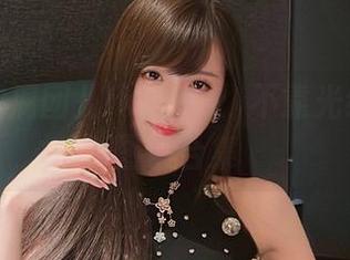 微博上的腐团儿Ikaros：不靠光线的自拍图包合集