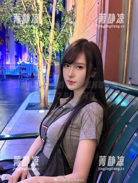 “腐团儿Ikaros的网袜：超越时尚的‘无意’之美！”写真