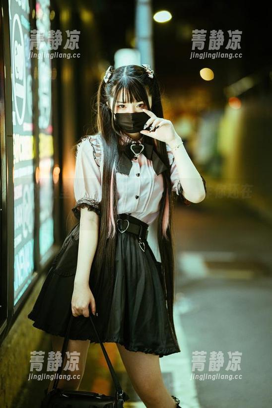 在浴缸里游荡的落落Raku，莫非你还在等下载？