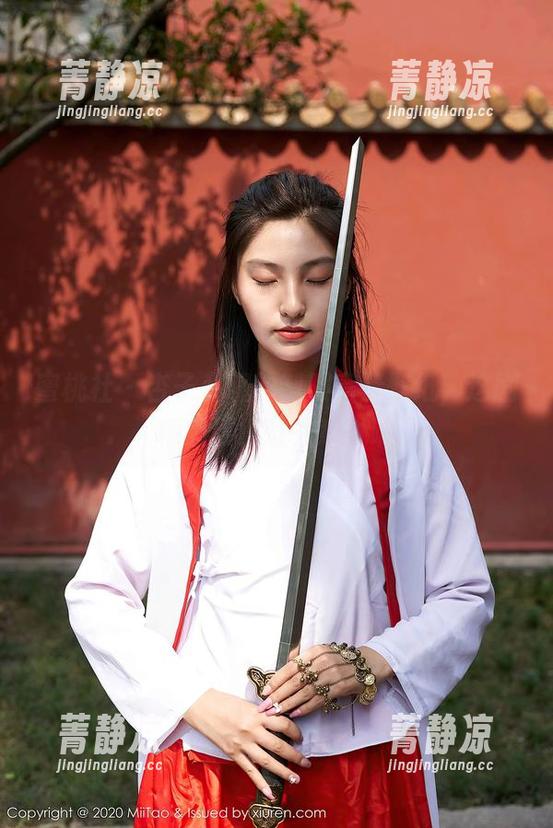 蜜桃社 - 杏子私藏的制服高清壁纸，这剧情发展得让人意外啊