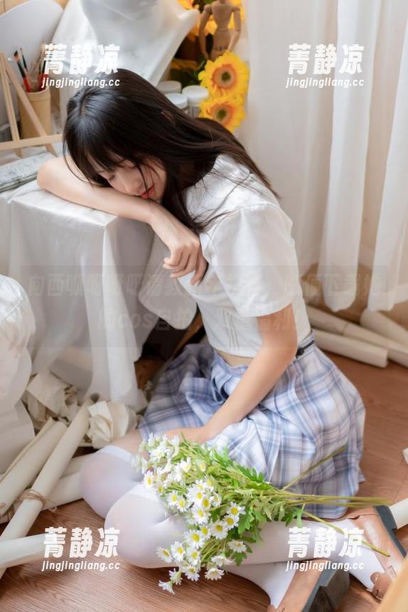 向西呱呀呀呀请教新年祝福，顺便下载她的cos自拍，双重福利！