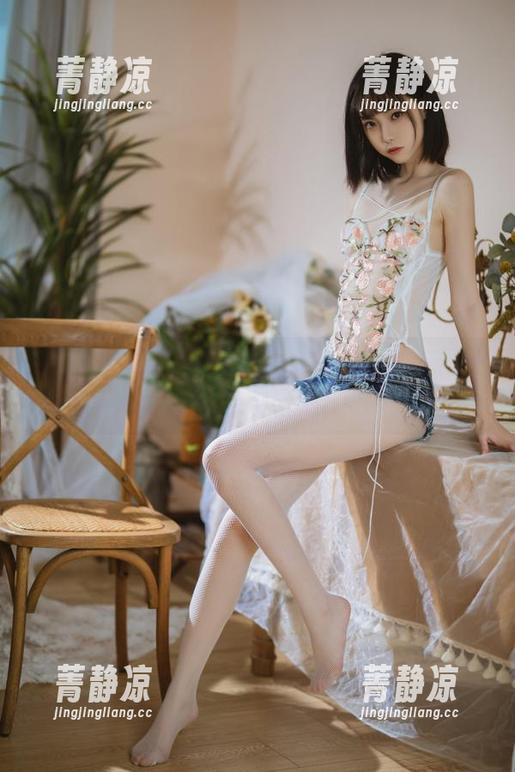 许岚LAN 许岚LAN教室黑丝图集,福利来啦,但请勿左手削铅笔!