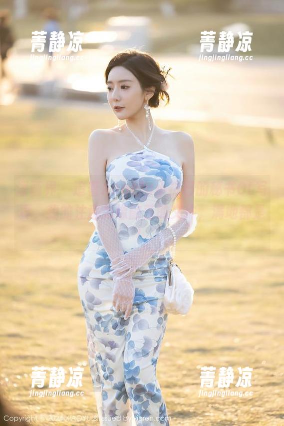 语画界 - 追着Angela小热巴的秘书OL写真，我的注意力像散落的文件，满地都是！