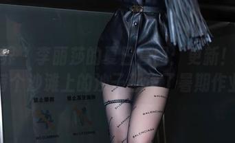 语画界 - 李丽莎的夏日套图：更新！像是给每个沙滩上的沙子都送了暑期作业！