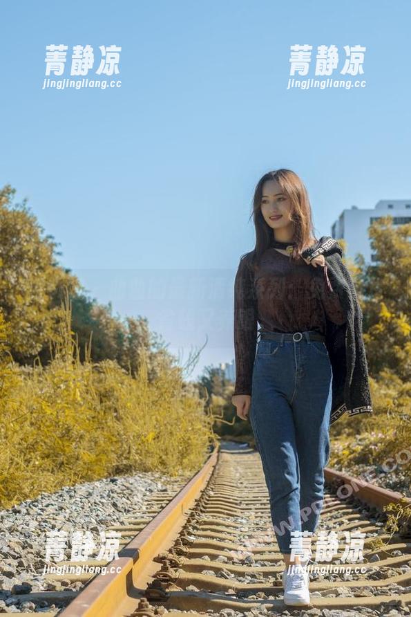 轰趴猫 - 曲曲的最新清纯系列：免费图片，省钱又养眼。