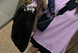 闪月半的夏季制服合集，看了想要偷她的衣服……