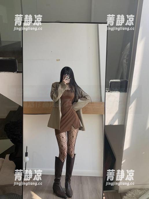 微密圈 - 一不小心就被陈佩奇的油亮黑丝精选作品闪到了，眼睛里太亮了。