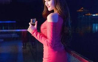 青豆客 - 当王婉悠的眼镜撞上个性，壁纸合集等你来撑场面！