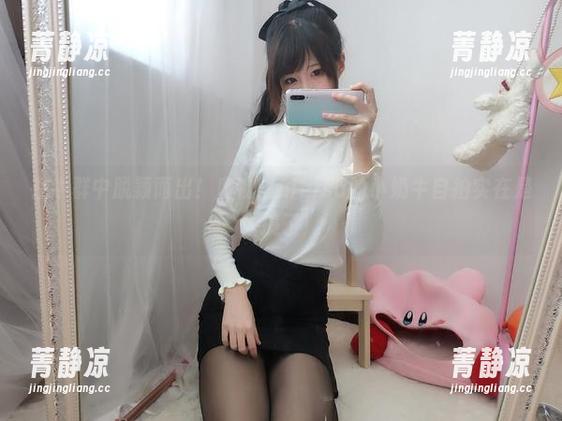 在牛群中脱颖而出！魔物喵nigisa的小奶牛自拍实在是太搞了！