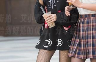 魔镜街拍 - 艾小青在瑜伽图包里的流畅，那种恰到好处的优雅，分享给你，不多说！