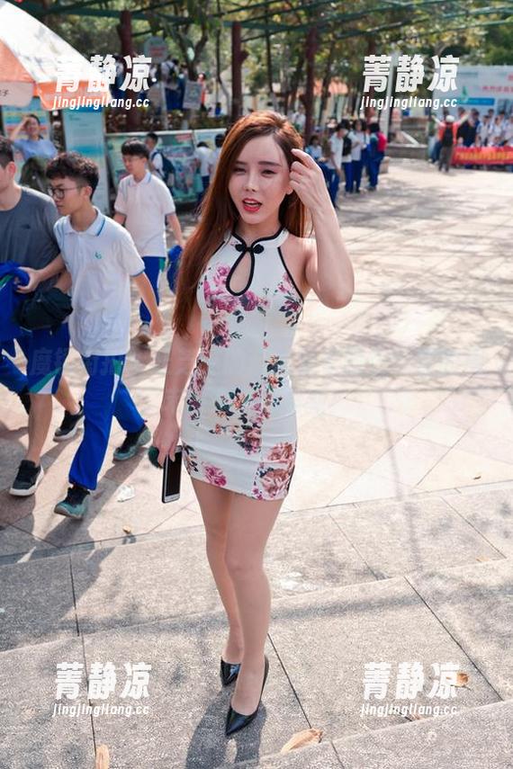 魔镜街拍 - 让芝芝的蓝色泳衣图包给你的周末带来一抹清新！