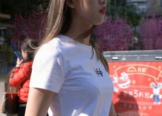 魔镜街拍最新写真，清晨里这位健身女神的动作，让我突然想报名去健身房！