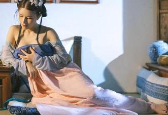 中午闲得无聊，发现鹿八岁baby与妹妹的作品在网盘里