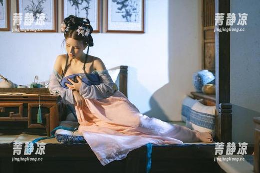 中午闲得无聊，发现鹿八岁baby与妹妹的作品在网盘里